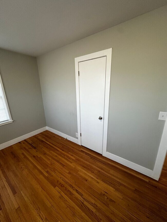 Building Photo - Recently Remodeled 3 Bed 2 Bath with Additional Finished Room