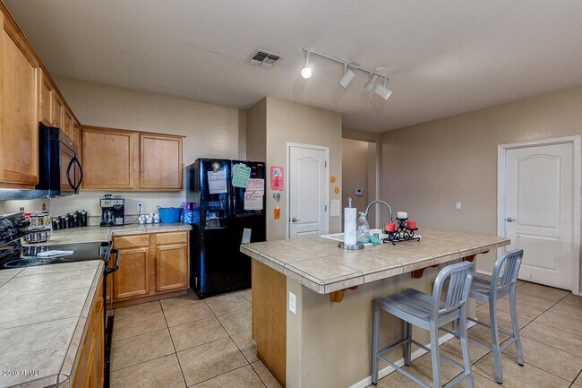 Building Photo - Charming 5 Bed 3 Bath Tolleson Home with Solar!!