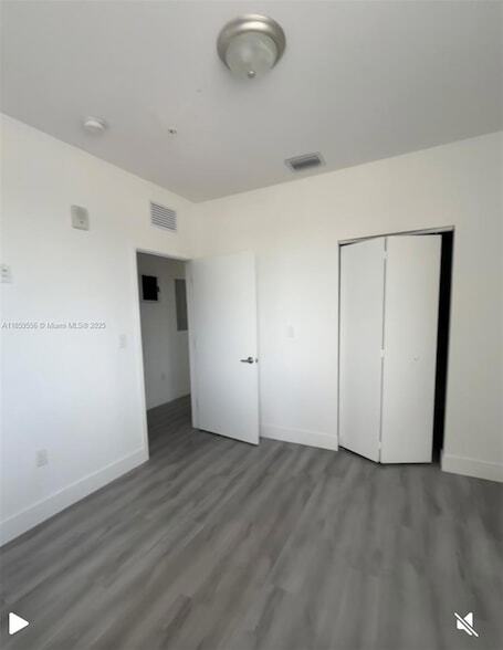 Building Photo - 859 E 24th St