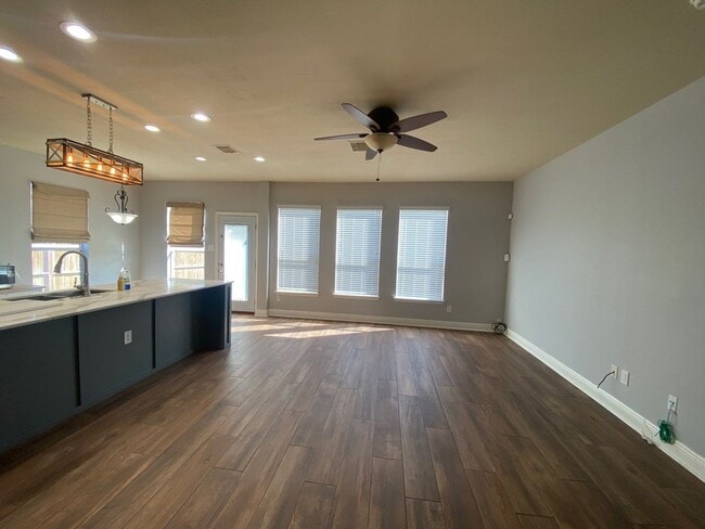 Building Photo - 2101 Crestwind Ct