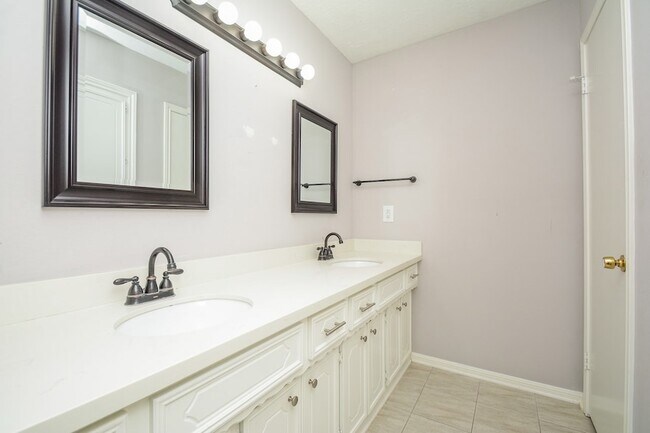 Building Photo - 11610 Cypresswood Dr