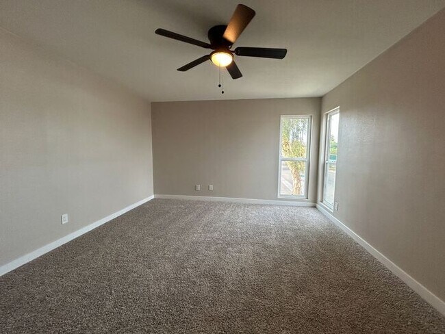 Building Photo - 2699 E Silk Oak Dr