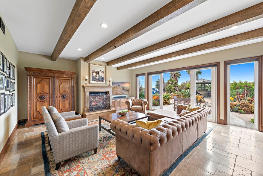 Building Photo - 3811 Vista Blanca