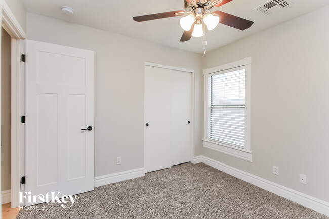 Building Photo - 39121 N Parisi Ln