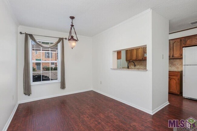 Building Photo - 4625 Parkoaks Dr
