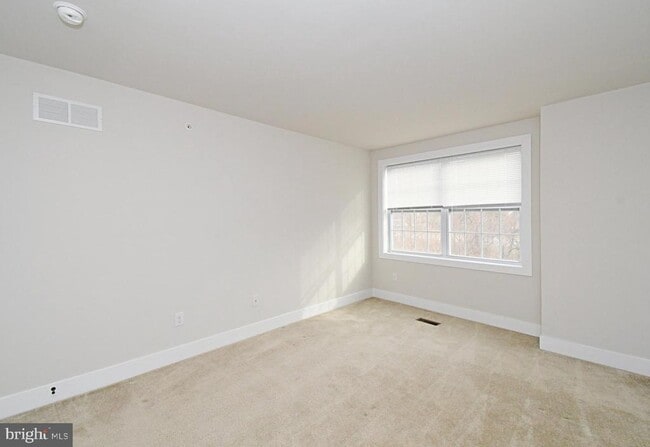 Building Photo - 136 Iron Hill Way