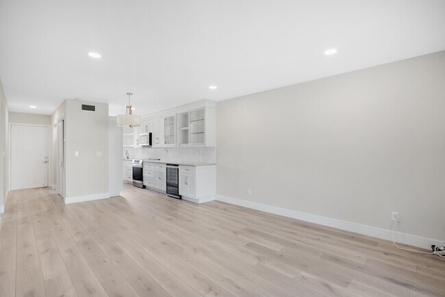 Building Photo - 18081 SE Country Club Dr