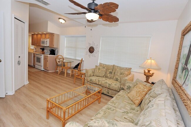 Building Photo - OFF-SEASON 2026 : 2 Bedroom 2 Bath Furnished Rental in Vanderbilt Lakes