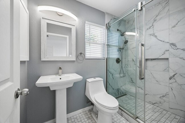 Building Photo - 1411 Fairfield Dr