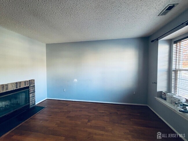 Building Photo - 34 Colleen Ct