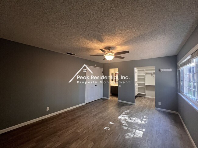 Building Photo - 5541 Walnut Ave