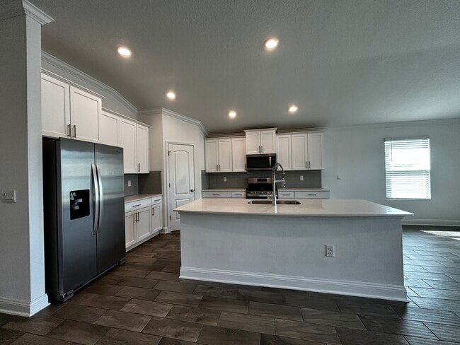 Building Photo - 249 Zancara St