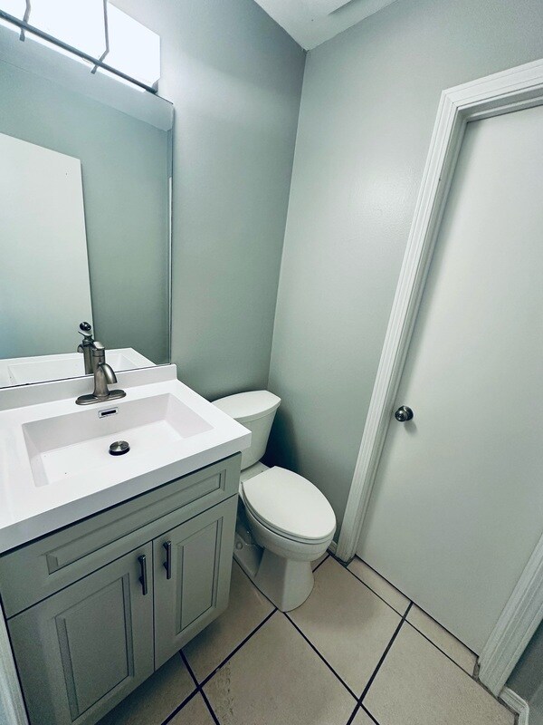 Building Photo - 500 Lincoln St