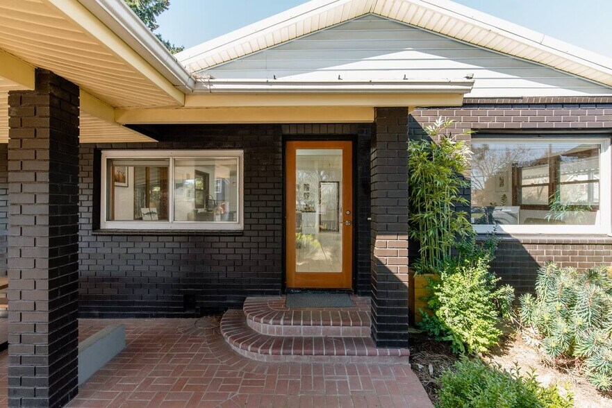 Building Photo - 4633 N Gantenbein Ave