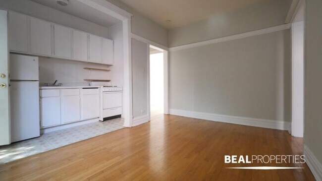 Building Photo - 0 bedroom in CHICAGO IL 60657