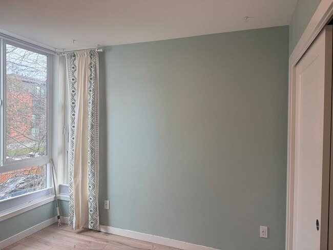 Building Photo - Capitol Hill Townhome