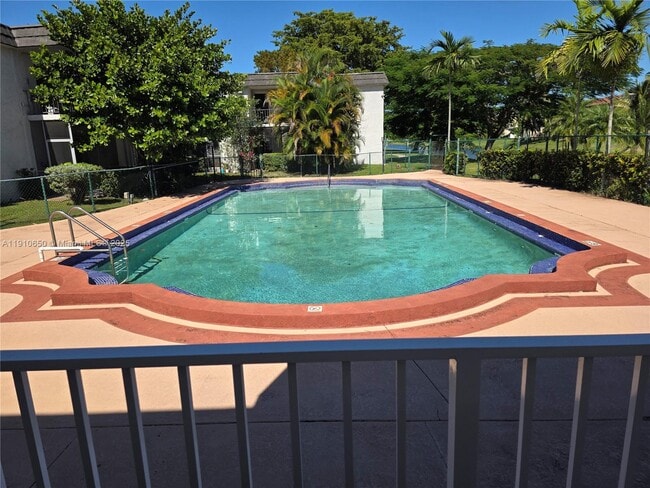 Building Photo - 10399 N Kendall Dr