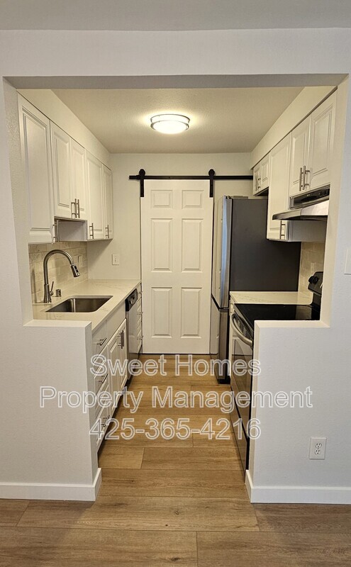 Building Photo - 12107 NE Bel Red Rd