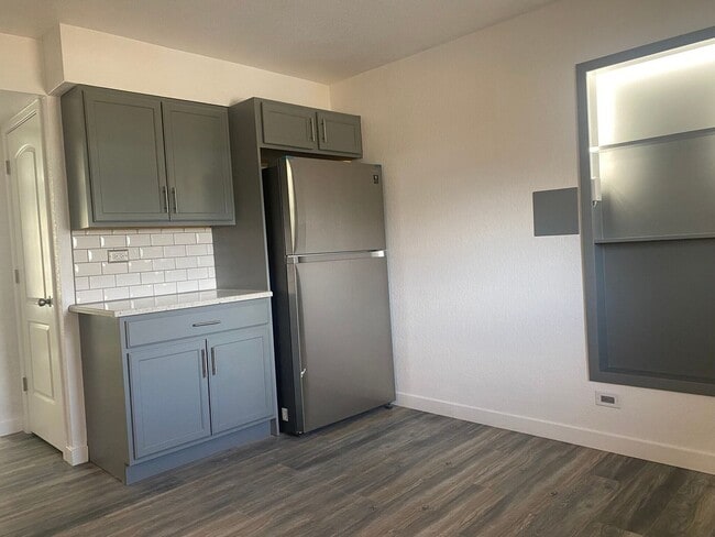 Building Photo - Charming 3BR Condo in Denver