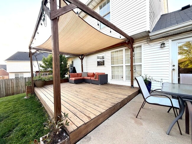 Building Photo - 520 Skyview Ln