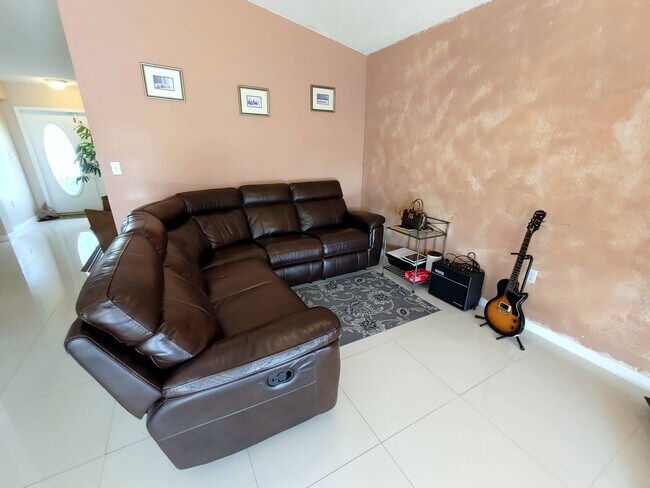 Building Photo - 894 NW 134th Pl