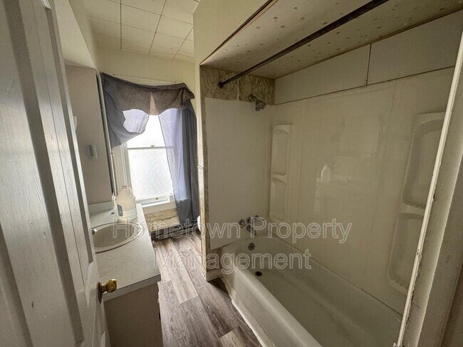 Building Photo - 136 Pottsville St