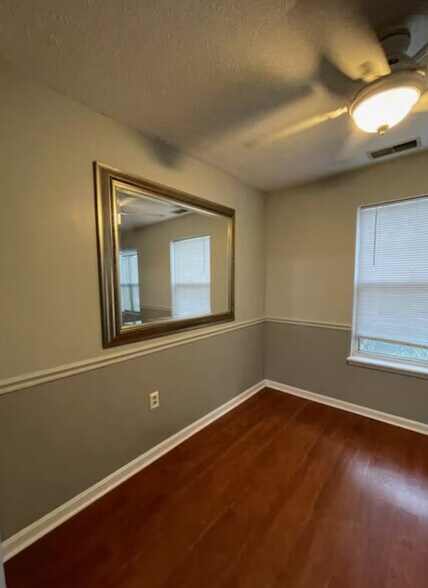 Building Photo - 818 Rubel Ave