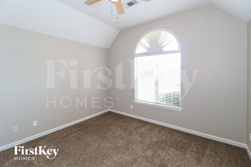Building Photo - 4980 Rivercrest Ln