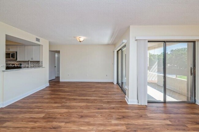 Building Photo - 8860 SW 123rd Ct