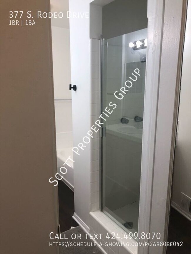 Building Photo - Centrally Located Gorgeous & Spacious 1 Bd...