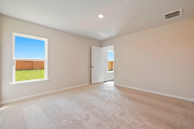 Building Photo - 400 Mustang Trot Dr