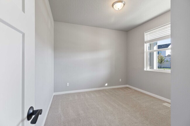 Building Photo - 6931 Dubuis Dr