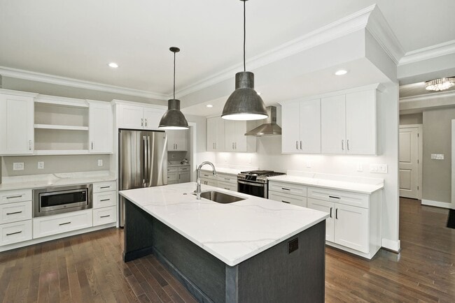 Building Photo - 517 Great Falls St