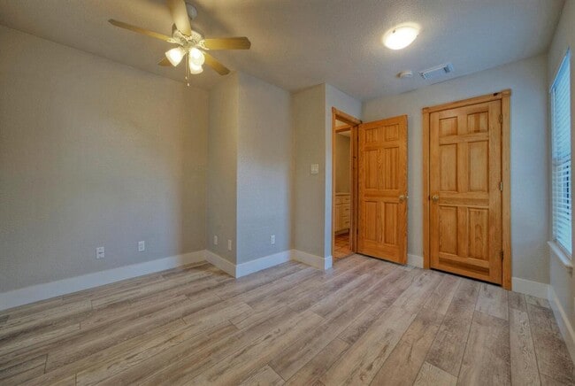 Building Photo - 15501 Rock Creek