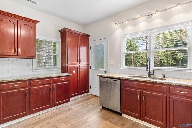 Building Photo - 285 Ruby Dr