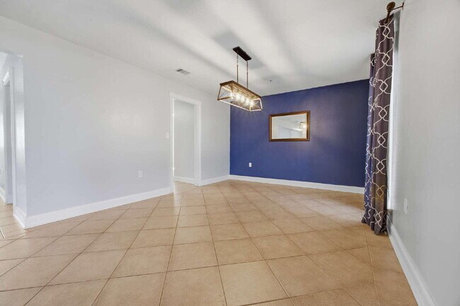 Building Photo - 157 Country Club Rd