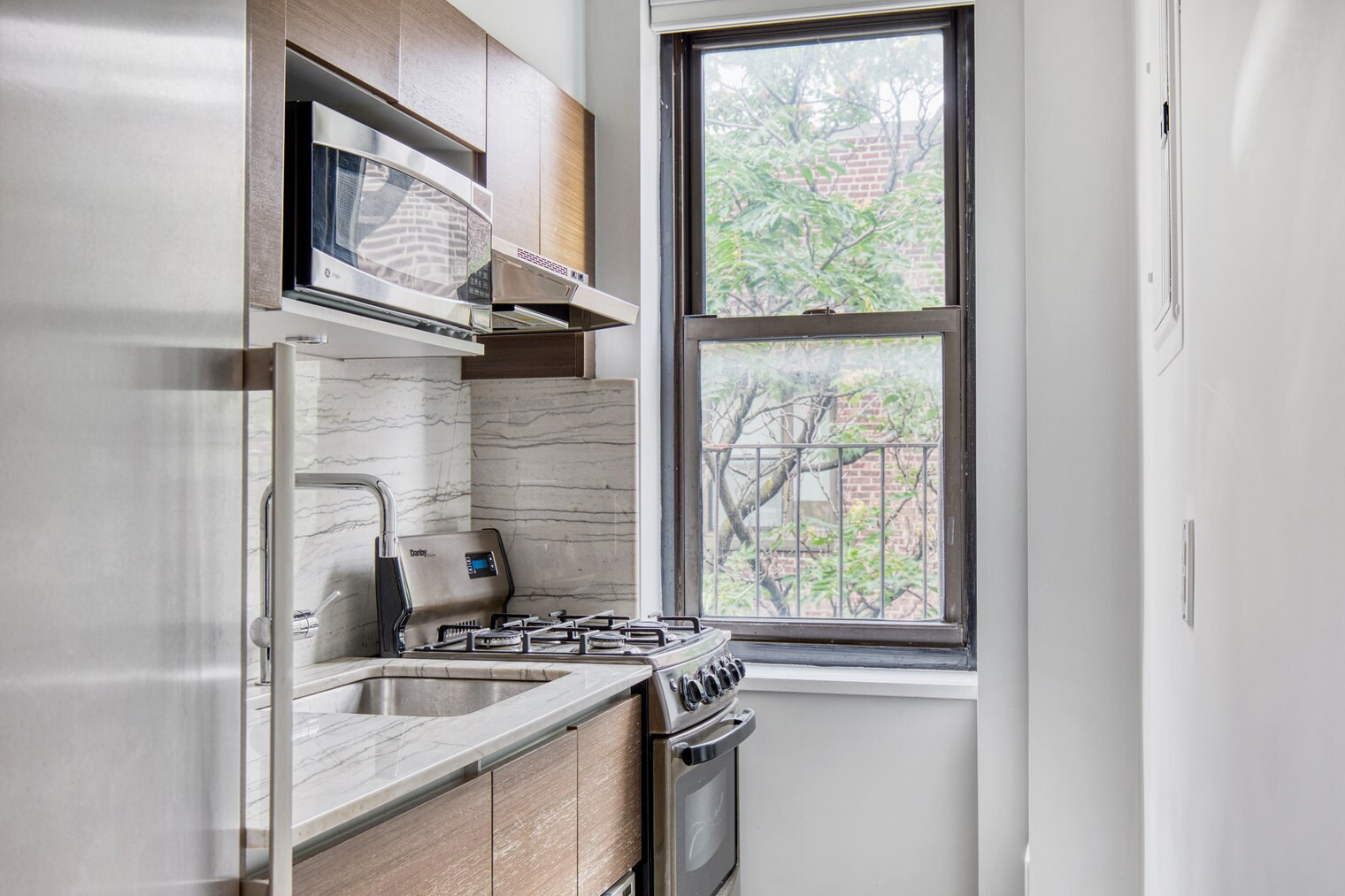 Building Photo - 252 E 61st St