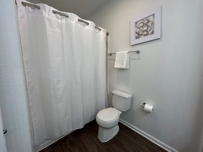 Building Photo - 706 Nottaway Ln