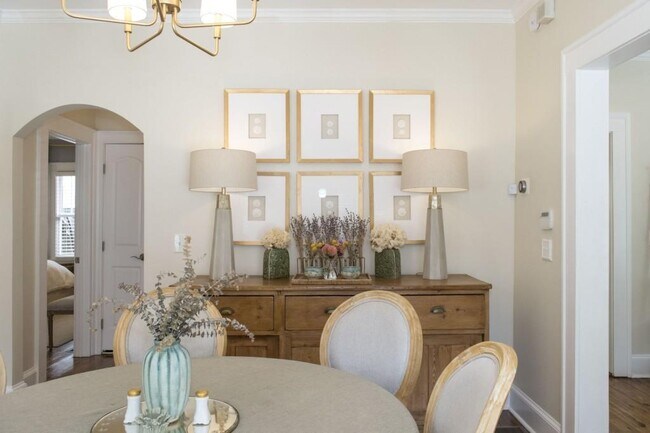 Building Photo - 801 Durant Pl NE