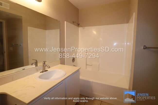 Building Photo - CHARMING 2BR/2BA CONDO W/ GARAGE