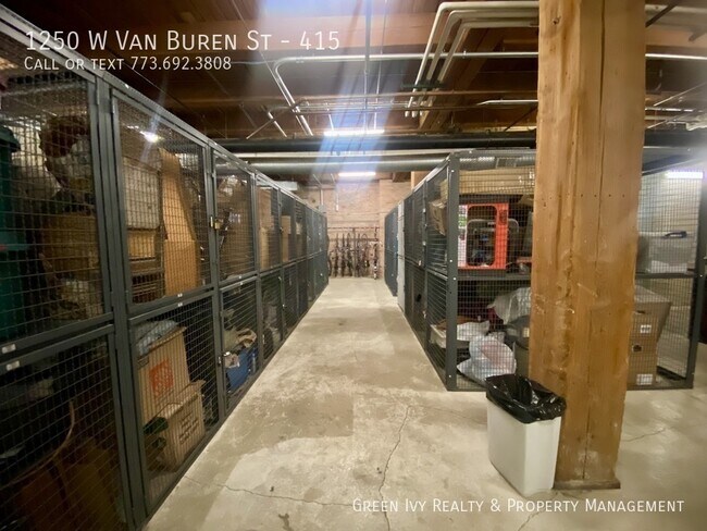 Building Photo - 1250 W Van Buren St