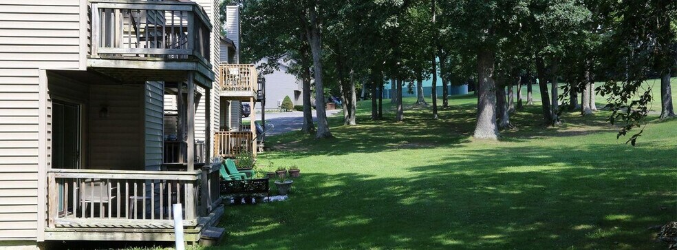 Building Photo - 150 Lakeview Dr