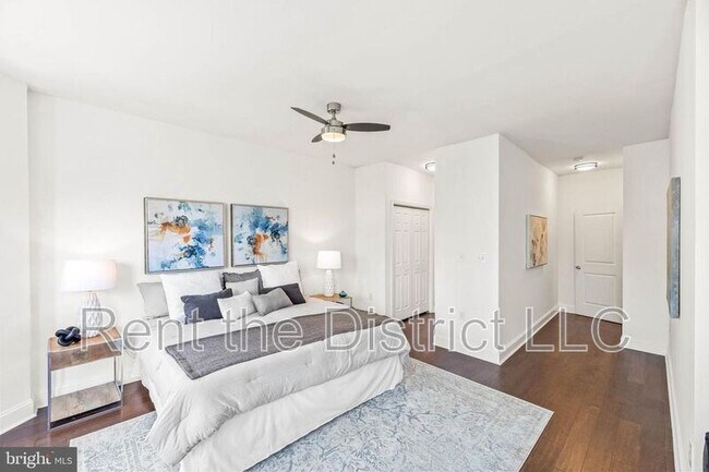 Building Photo - 25 Todd Pl NE