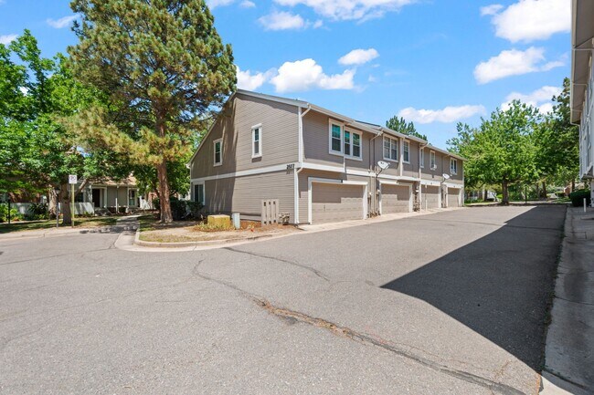 Building Photo - 2877 W Long Cir