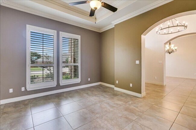 Building Photo - 6241 Lago Vista Dr