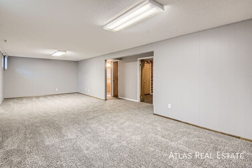 Building Photo - 2306 Zane Pl