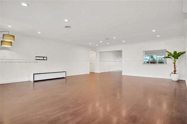 Building Photo - 4721 W Park Rd