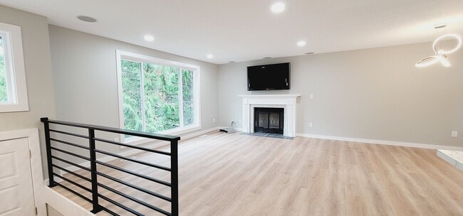 Building Photo - Stunning 4 bedroom House in an amazing location of Puyallup!