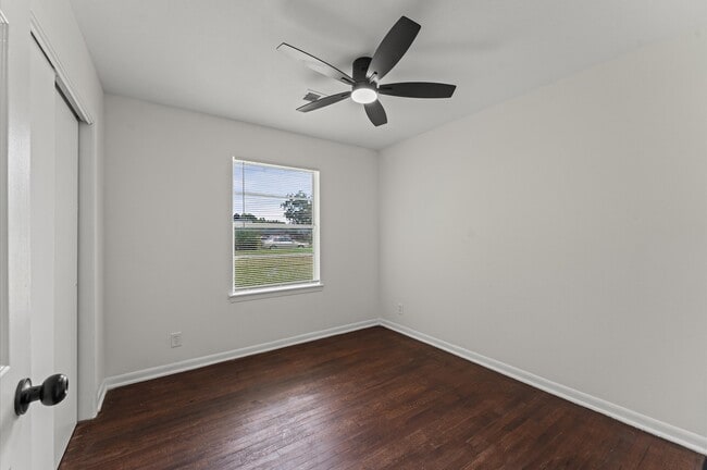Building Photo - 5535 Lakefield Dr