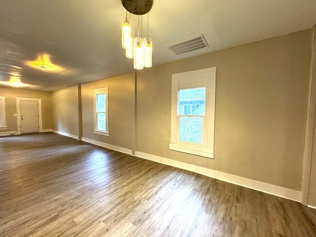 Building Photo - 1607 Draper St